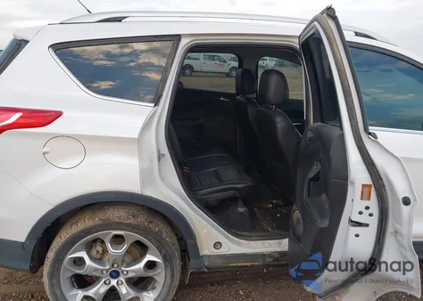 2016 Ford Escape Titanium z USA, uszkodzony, nr VIN 1FMCU0J91GUB06941